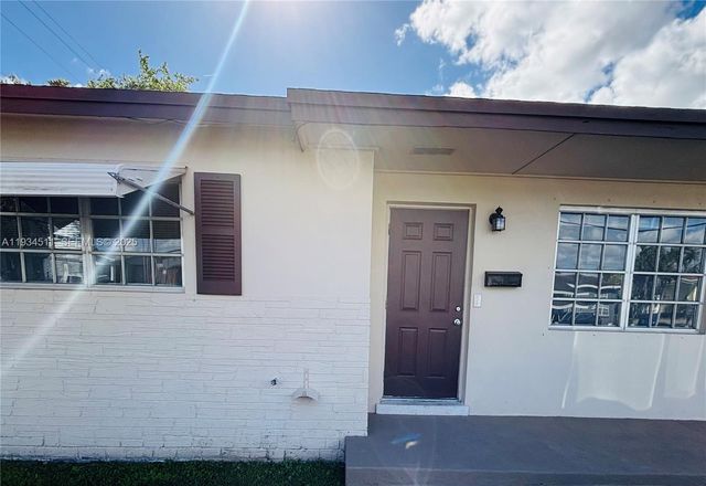301 SW 10th Ter 1, Hallandale Beach, FL 33009