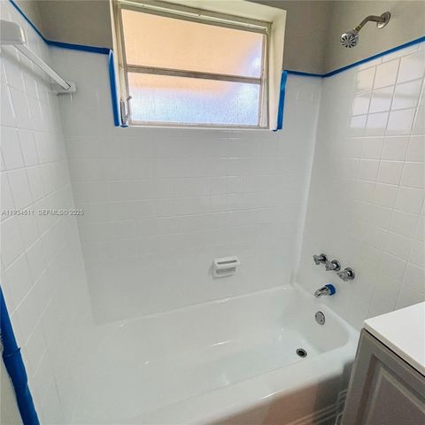 301 SW 10th Ter 1, Hallandale Beach, FL 33009