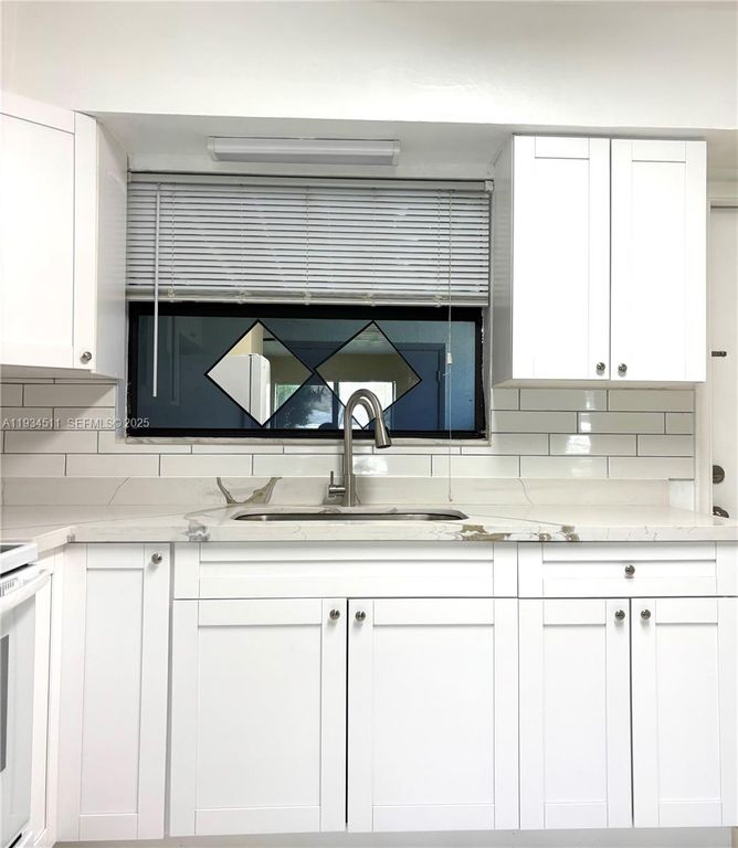 301 SW 10th Ter 1, Hallandale Beach, FL 33009