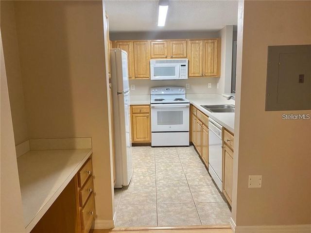 5600 BENTGRASS DRIVE 8-118, Sarasota, FL 34235