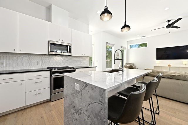 5212 Huisache ST 2, Austin, TX 78751