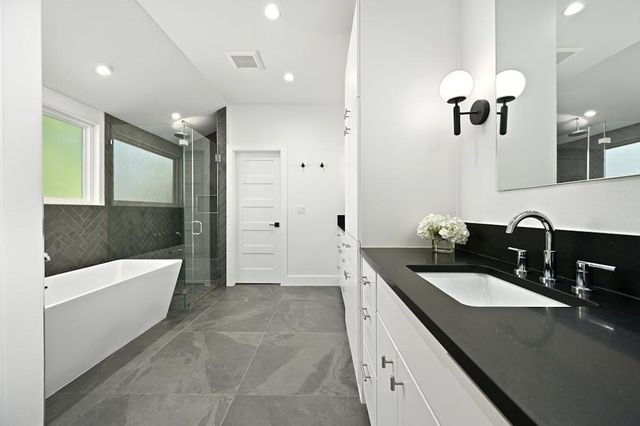 5212 Huisache ST 2, Austin, TX 78751