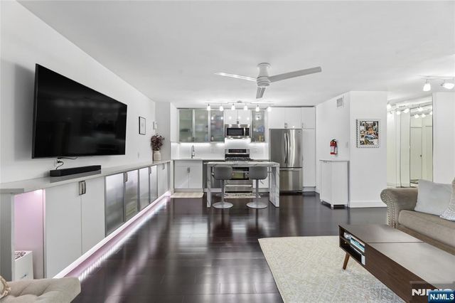 6040 Boulevard East 30N, West New York, NJ 07093