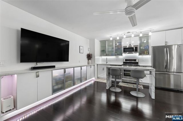 6040 Boulevard East 30N, West New York, NJ 07093