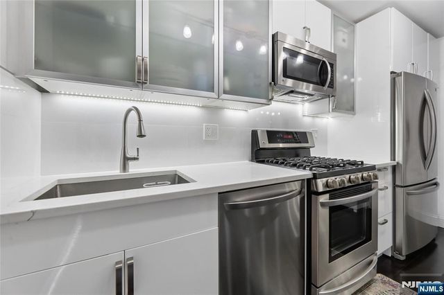 6040 Boulevard East 30N, West New York, NJ 07093