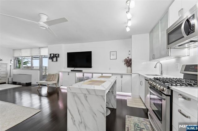 6040 Boulevard East 30N, West New York, NJ 07093
