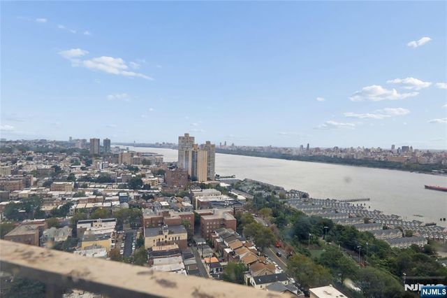 6040 Boulevard East 30N, West New York, NJ 07093