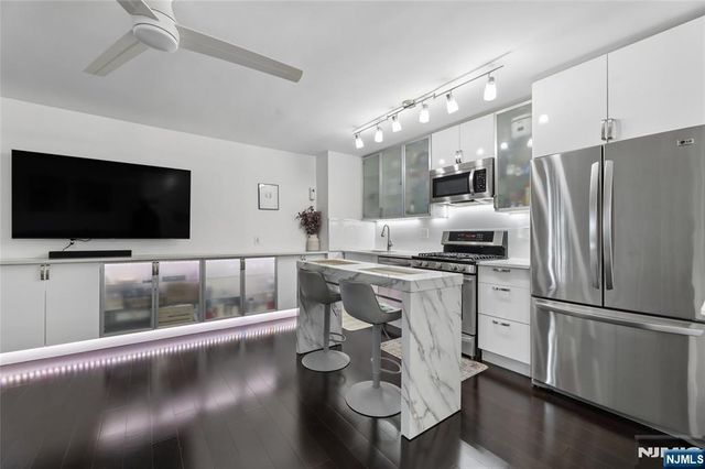 6040 Boulevard East 30N, West New York, NJ 07093