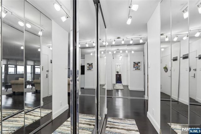 6040 Boulevard East 30N, West New York, NJ 07093