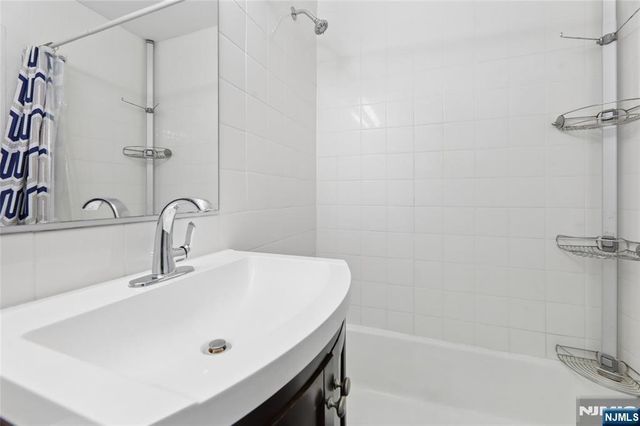 6040 Boulevard East 30N, West New York, NJ 07093