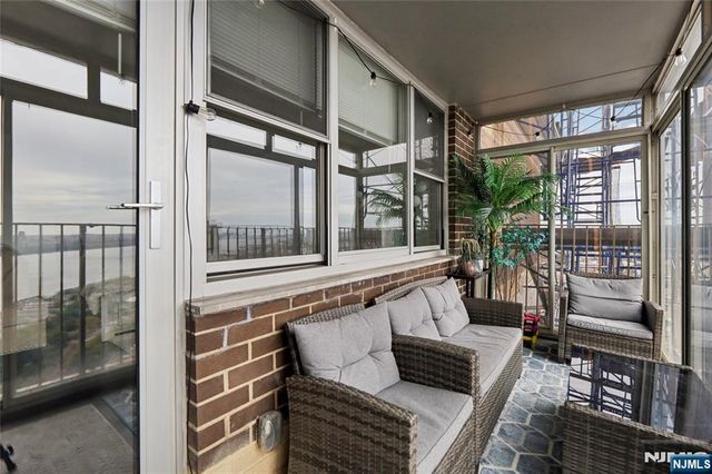 6040 Boulevard East 30N, West New York, NJ 07093