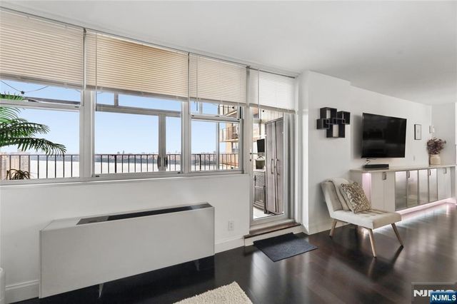6040 Boulevard East 30N, West New York, NJ 07093