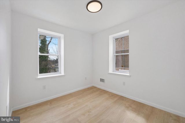 12 GREENWAY AVE, Darby, PA 19023