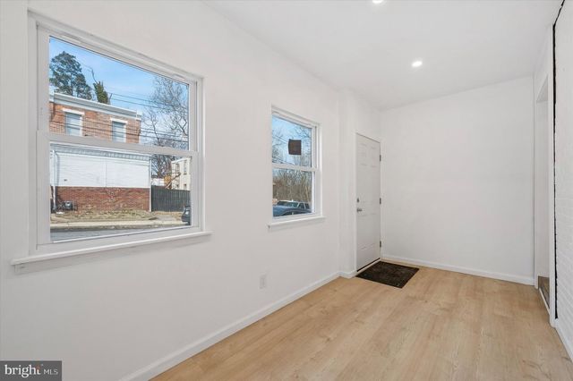 12 GREENWAY AVE, Darby, PA 19023