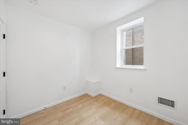 12 GREENWAY AVE, Darby, PA 19023