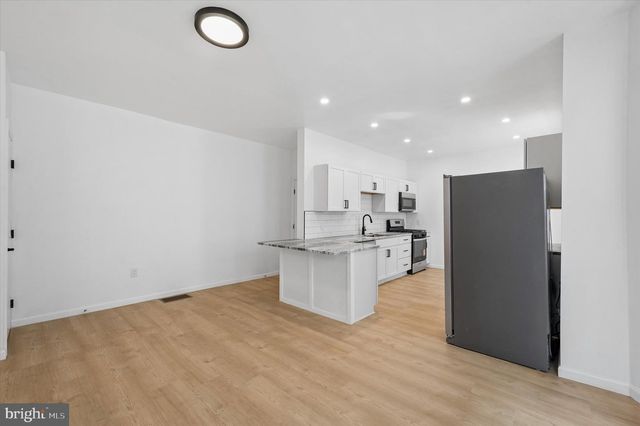 12 GREENWAY AVE, Darby, PA 19023