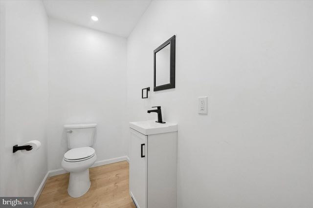 12 GREENWAY AVE, Darby, PA 19023