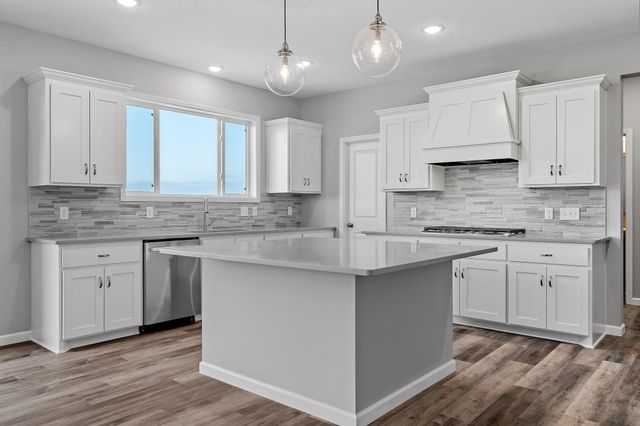 10880 165th Avenue NW, Elk River, MN 55330