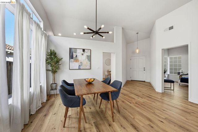 15 Lavagetto CT, Alameda, CA 94502