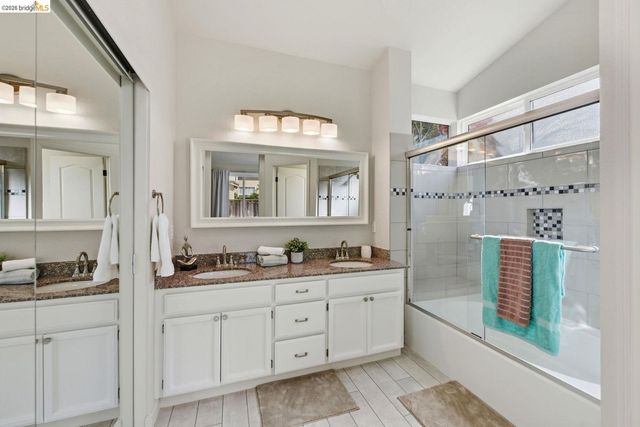15 Lavagetto CT, Alameda, CA 94502