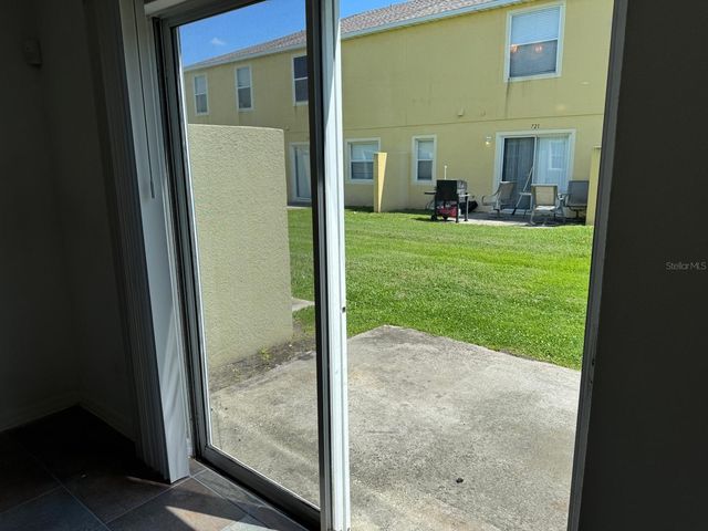 561 CRESTING OAK CIRCLE 86, Orlando, FL 32824