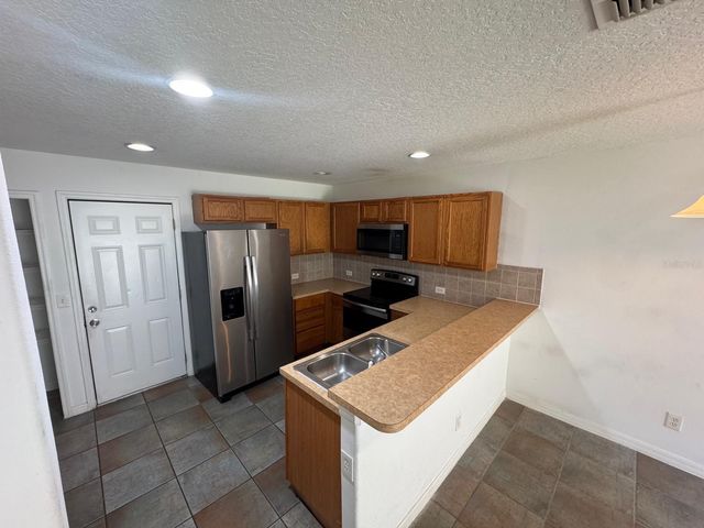 561 CRESTING OAK CIRCLE 86, Orlando, FL 32824