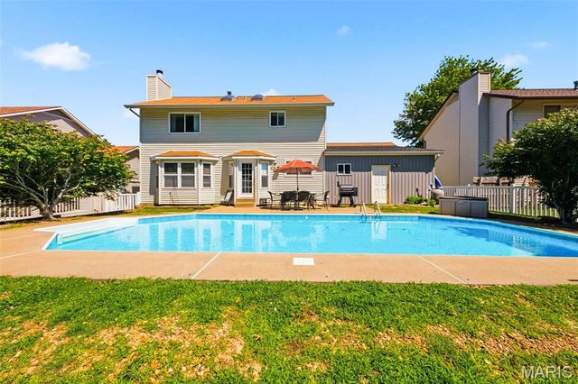 807 Amanda Drive, St Peters, MO 63376