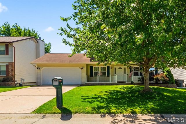 807 Amanda Drive, St Peters, MO 63376