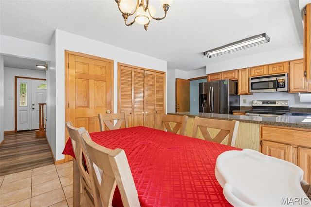 807 Amanda Drive, St Peters, MO 63376