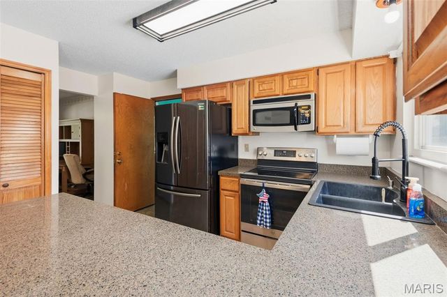 807 Amanda Drive, St Peters, MO 63376