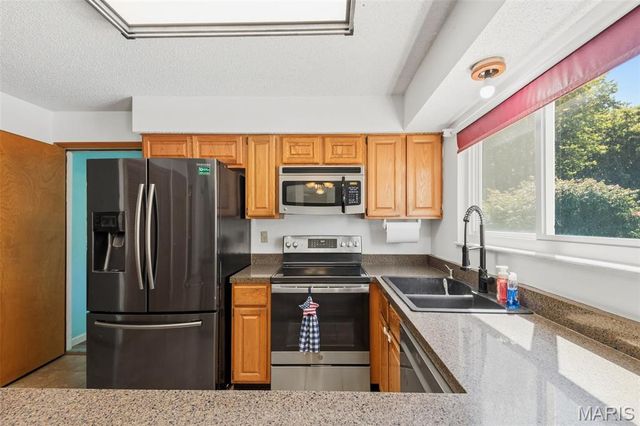 807 Amanda Drive, St Peters, MO 63376