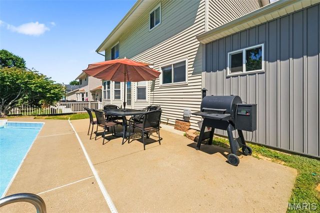 807 Amanda Drive, St Peters, MO 63376