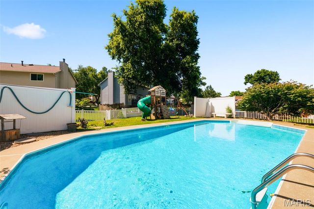 807 Amanda Drive, St Peters, MO 63376