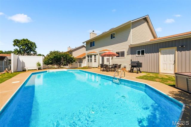 807 Amanda Drive, St Peters, MO 63376