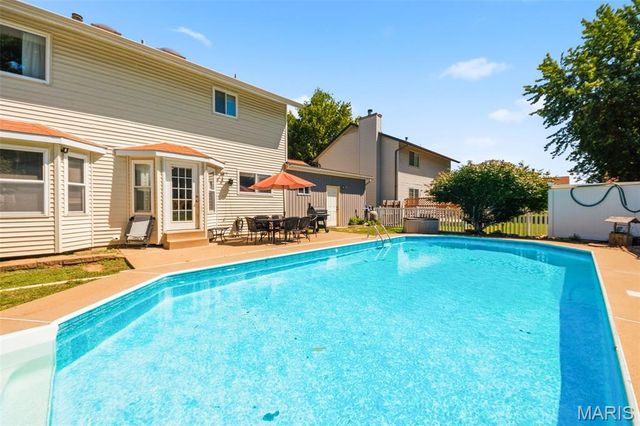 807 Amanda Drive, St Peters, MO 63376