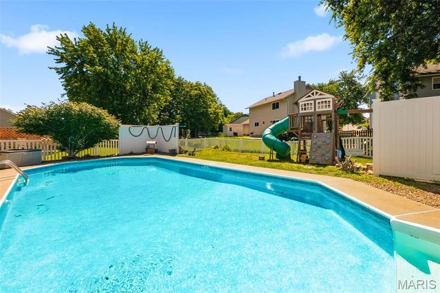 807 Amanda Drive, St Peters, MO 63376