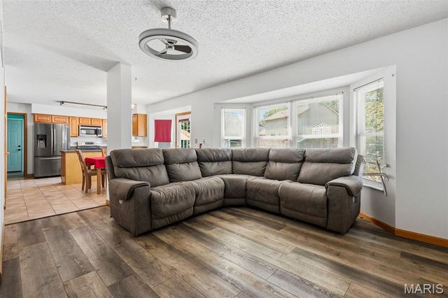 807 Amanda Drive, St Peters, MO 63376
