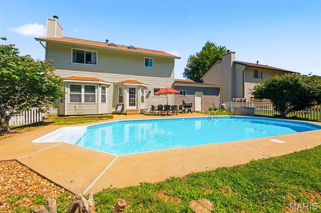 807 Amanda Drive, St Peters, MO 63376