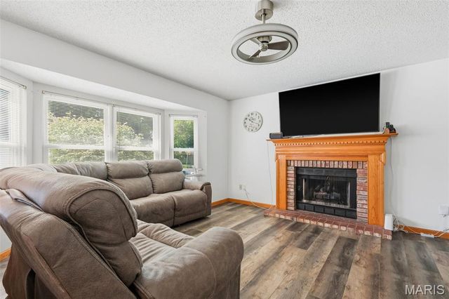 807 Amanda Drive, St Peters, MO 63376