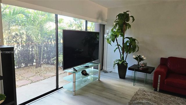 16446 NE 27th Pl 38, North Miami Beach, FL 33160