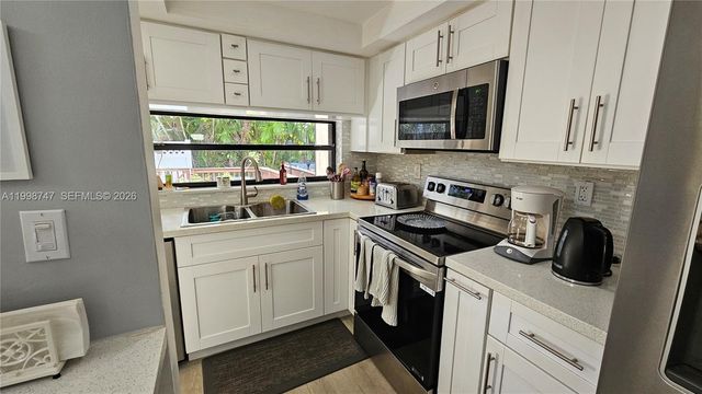 16446 NE 27th Pl 38, North Miami Beach, FL 33160