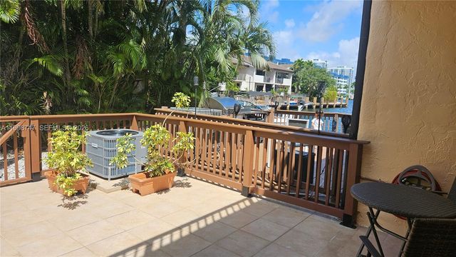 16446 NE 27th Pl 38, North Miami Beach, FL 33160
