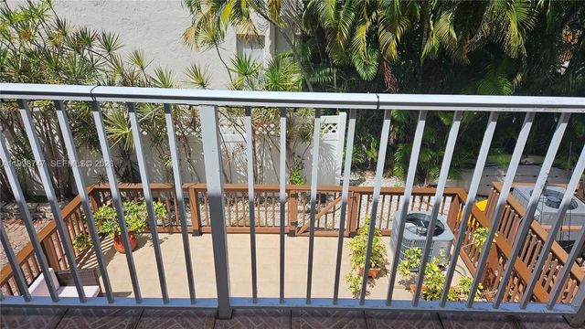 16446 NE 27th Pl 38, North Miami Beach, FL 33160