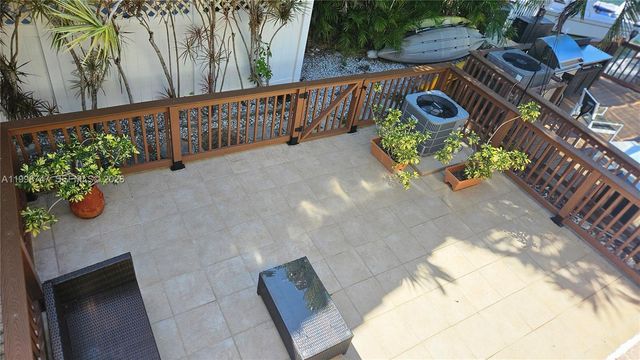 16446 NE 27th Pl 38, North Miami Beach, FL 33160