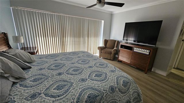 16446 NE 27th Pl 38, North Miami Beach, FL 33160