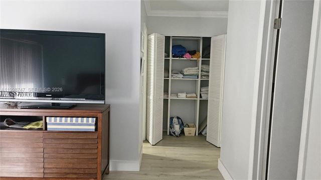 16446 NE 27th Pl 38, North Miami Beach, FL 33160