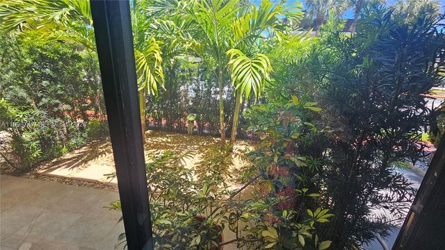 16446 NE 27th Pl 38, North Miami Beach, FL 33160