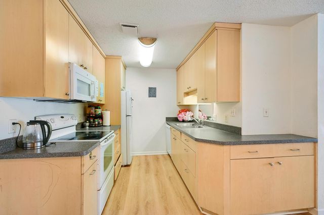 4 Pine Tree Drive 110, Arden Hills, MN 55112