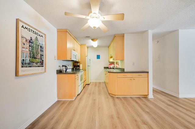 4 Pine Tree Drive 110, Arden Hills, MN 55112