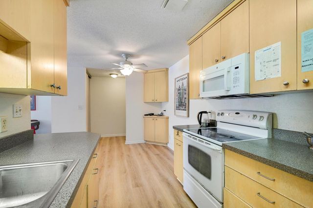 4 Pine Tree Drive 110, Arden Hills, MN 55112